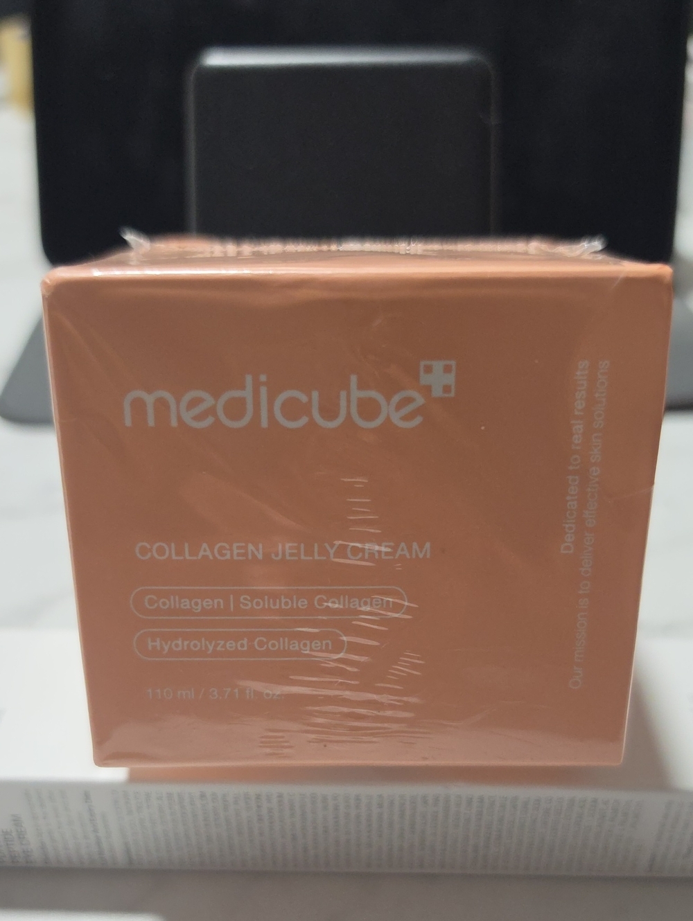 Medicube Collagen Jelly Cream – Peach Hydrating Primer for Women